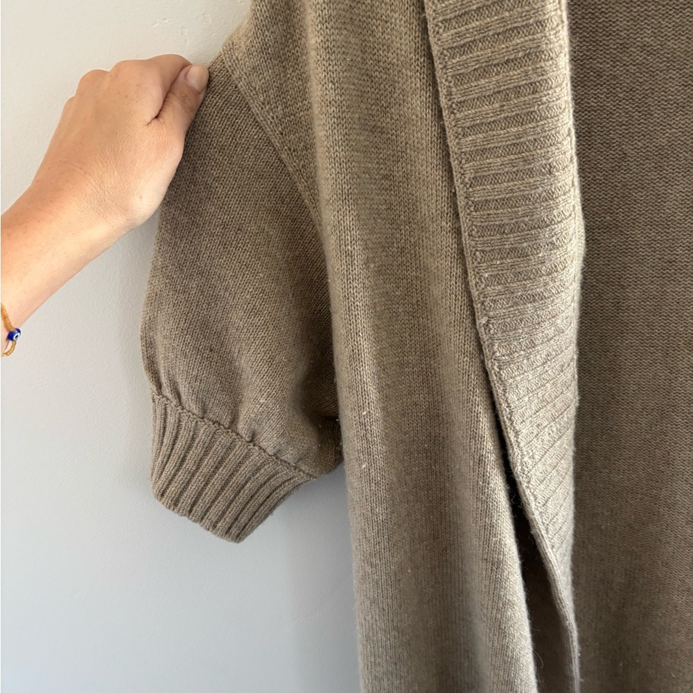 Stunning VINCE Alpaca, Wool and Cashmere Camel Short-Sleeve Cardigan Sweater (L) - Picture 8 of 10